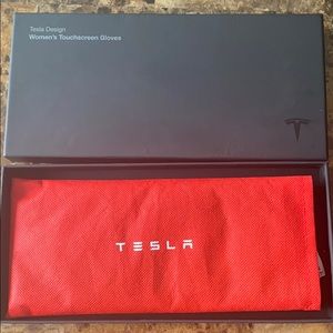 Tesla Design - Women’s Touchscreen Gloves